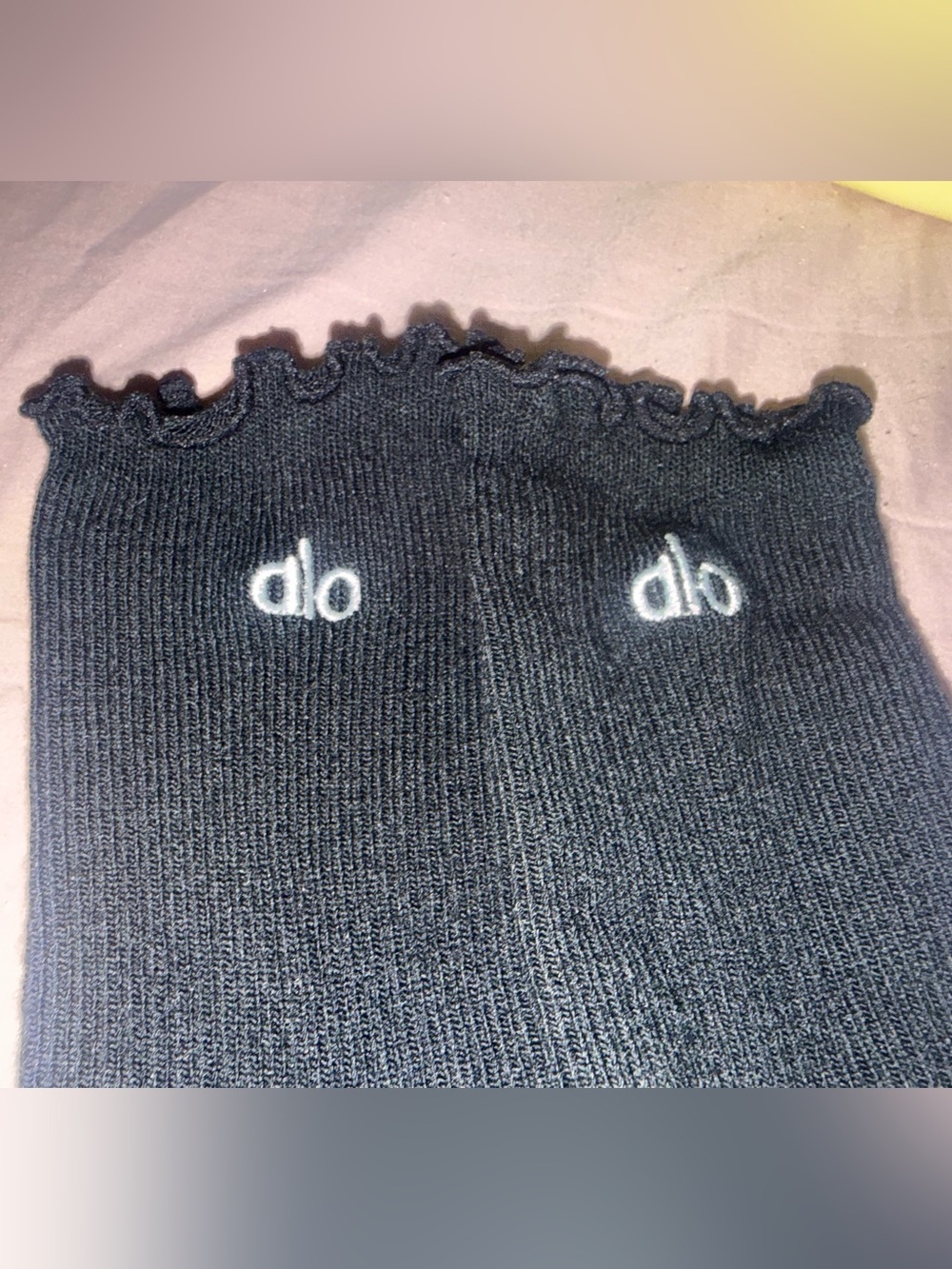 ALO Yoga Women’s Lettuce Edge Socks NWOT (2 pairs) - Picture 3 of 6